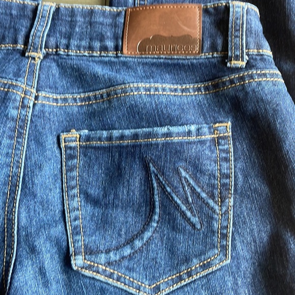 Maurices Low Rise Straight Leg Jeans Size 1/2 Short - Picture 2 of 9